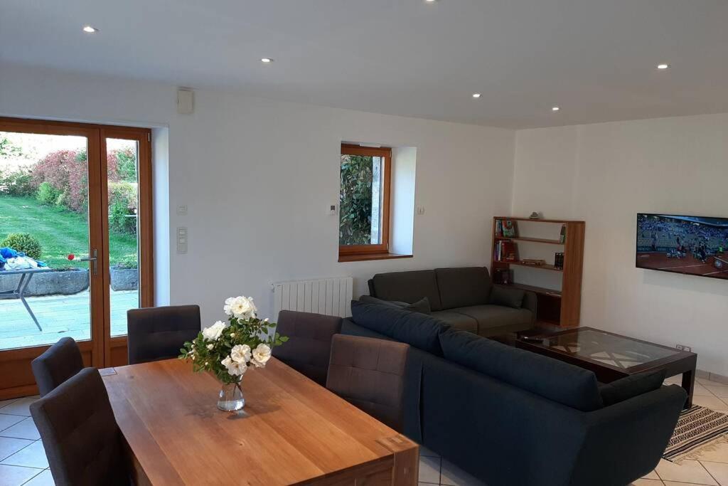 La Maison Bleue Saint-Sauveur-des-Landes 外观 照片