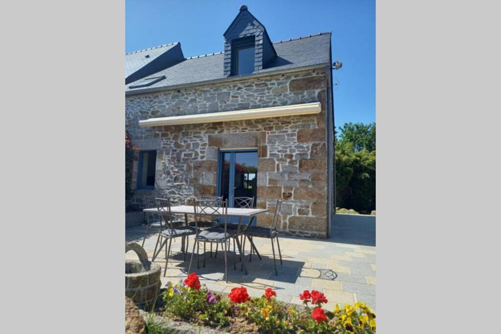 La Maison Bleue Saint-Sauveur-des-Landes 外观 照片