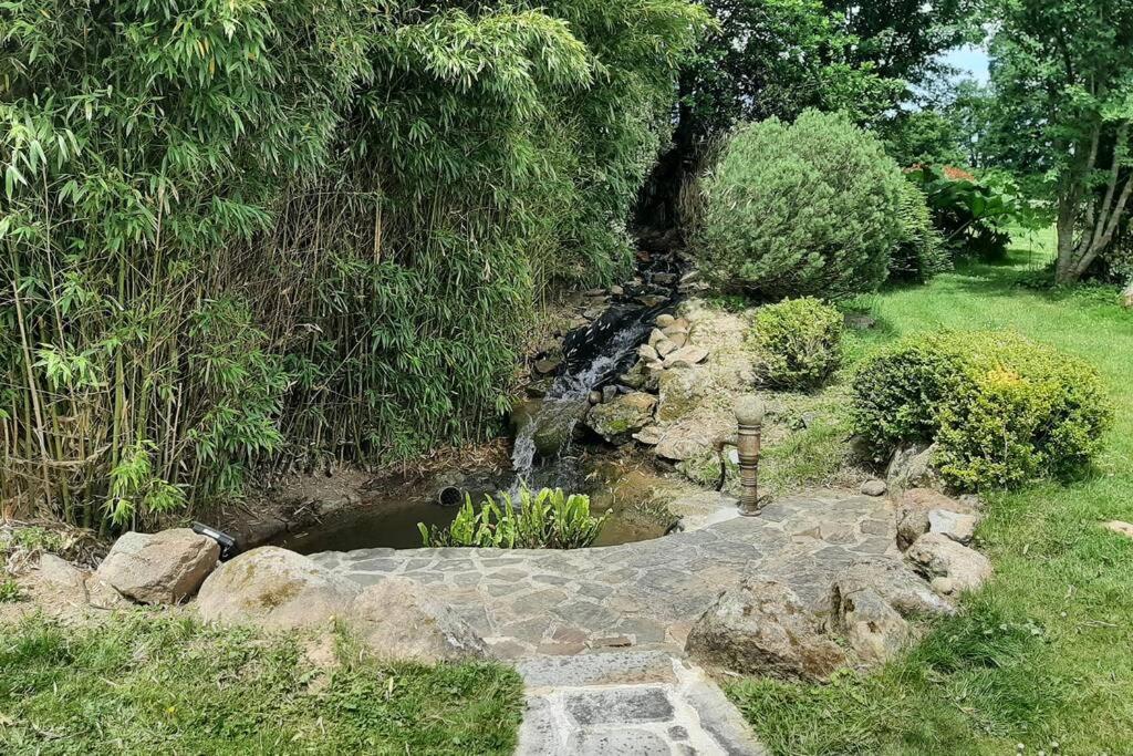 La Maison Bleue Saint-Sauveur-des-Landes 外观 照片