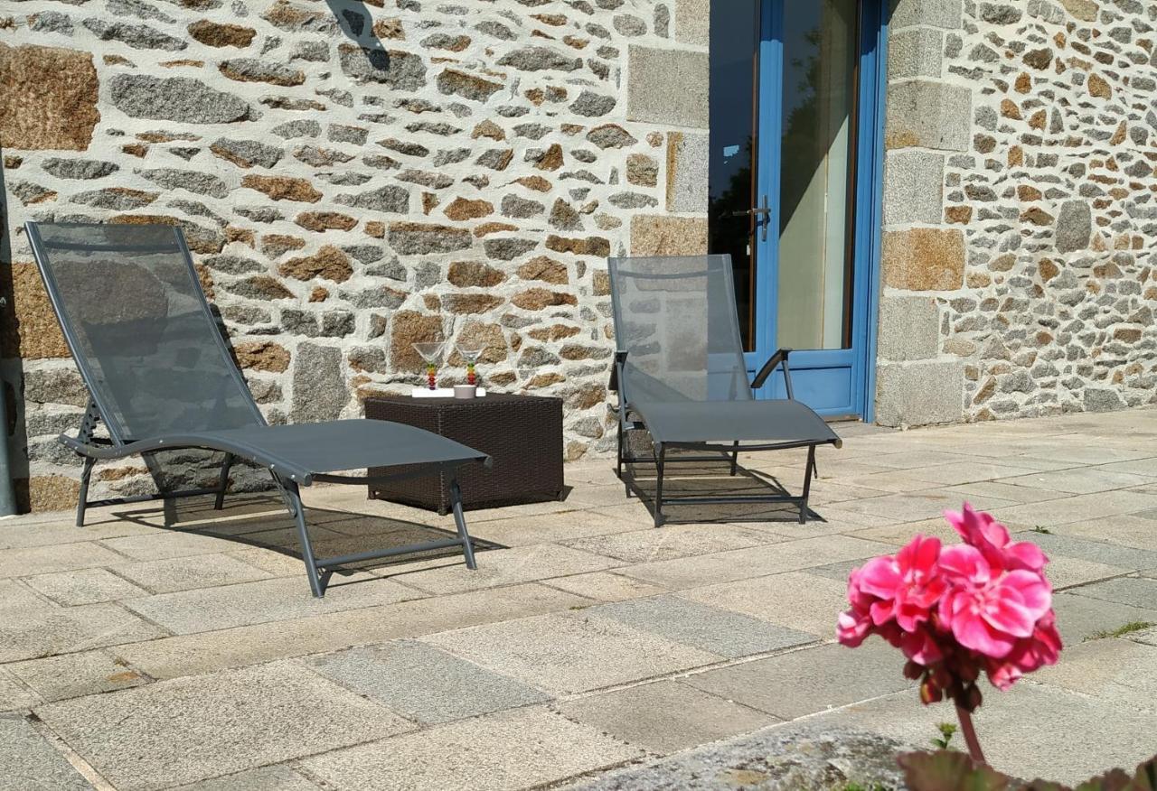 La Maison Bleue Saint-Sauveur-des-Landes 外观 照片